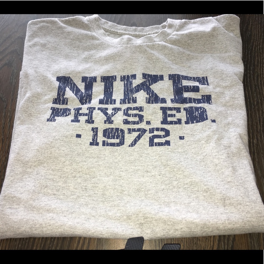 ☑️ Men’s Size L NIKE T-Shirt. ☑️